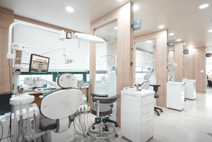 효창공원앞역 임플란트 치과