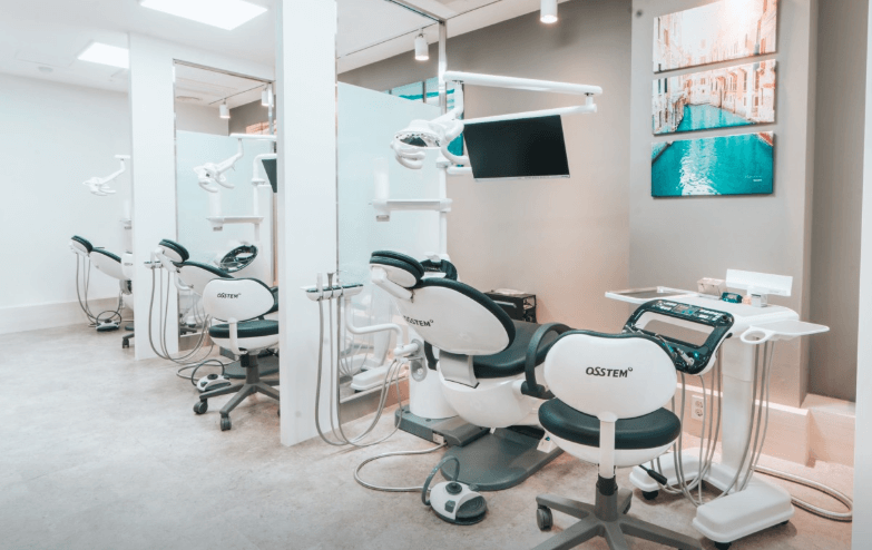 중앙역 임플란트 치과