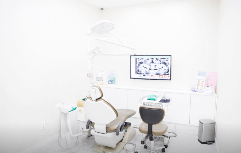 벡스코역 임플란트 치과