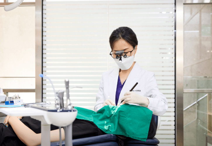 충렬사역 임플란트 치과