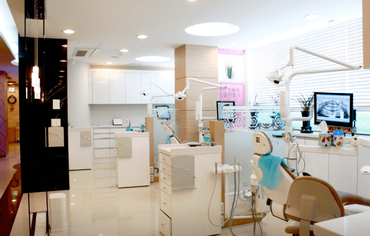 김해대학역 임플란트 치과